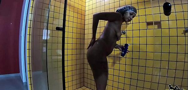 Modelo se preparando para gravação e é flagrada no banho - Amanda Souza - Big Bambu